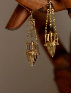 These stunning 18kt gold-plated Egyptian tassel earrings exude a timeless elegance and an exotic allure. The earrings is coated in 18kt gold, providing a rich, warm luster that highlights the elaborate craftsmanship. Luxury Traditional Baroque Earrings, Luxury Gold Plated Ceremonial Jewelry, Look Boho Chic, Ear Drop, Funky Jewelry, Jewelry Lookbook, Fantasy Jewelry, Drop Earring, Jewelry Inspo