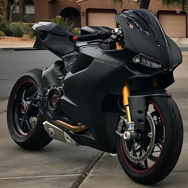 a black motorcycle parked in front of a building