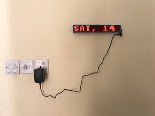 an electrical outlet with the time displayed on it's side and wires connected to plugs