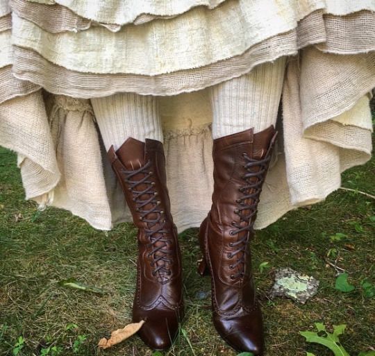 Edwardian Boots, Victorian Boots, Mode Shoes, Edwardian Era, Mori Girl, Same Style, Dream Shoes, Types Of Dresses, Mid Calf Boots