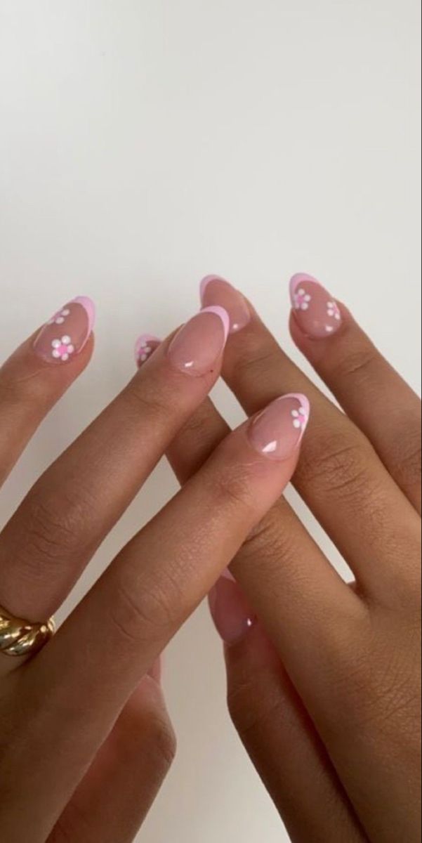 Short Pretty Acrylic Nails Almond, Nail Ideas Pink With Flowers, Cute And Simple Pink Nails, Pink Heart Nails Almond, Pink And White Hawaii Nails, Natural Nail Designs For School, Aesthic Nails Short, Cute Aesthetic Short Nails, Nail Inspo For 11 Yo