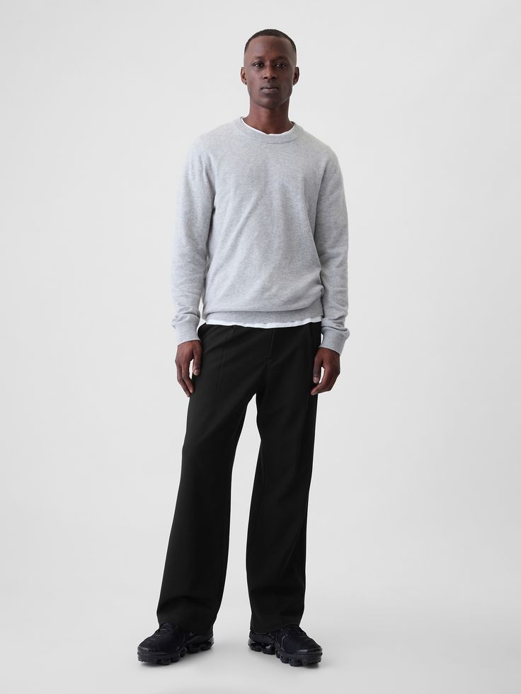 Soft, warm brushed twill trousers.  Button closure, zip fly.  Front slant pockets, back welt pockets.  Pleating at front.  Fit: Relaxed.  An easy silhouette throughout.  Models are 6′1″–6′2″ 185 cm��–188 cm) with a 31″ 79 cm) waist & 32–33″ 81 cm–84 cm) inseam & are wearing Gap Men’s Black Pants Outfit, Relaxed Fit Workwear Pants With Ribbed Cuffs, Relaxed Fit Pants With Ribbed Cuffs For Work, Classic Gap Bottoms With Welt Pockets, Gap Tapered Leg Pants For Everyday, Gap Tapered Leg Everyday Pants, Gap Everyday Straight Leg Pants, Gap Bottoms For Everyday Fall Use, Classic Pants For Fall Elevated Casual Occasions