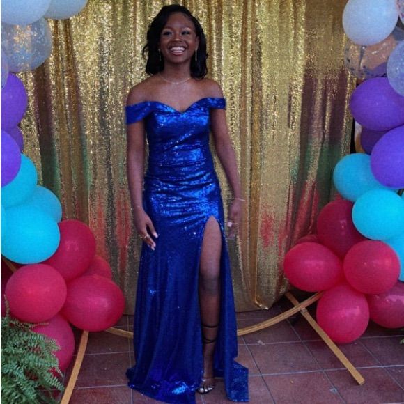 This Dress Is A Size Small And Is In Very Good Condition. It Is So Beautiful Onn And Looks Brand New Dresses For 8th Grade Dance, 8th Grade Prom Dresses, 8th Grade Prom, 8th Grade Dance, Prom Dress Color, Gorgeous Prom Dresses, Junior Prom Dresses, Prom Looks, 8th Grade