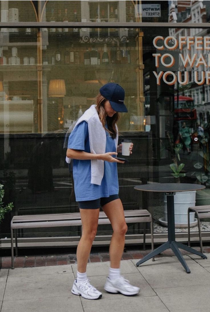 Baseball Hat Outfit, Biker Shorts Outfit, Mode Casual, Looks Street Style, Athleisure Outfits, Outfits With Hats, Mode Inspo, Sporty Outfits, Running Clothes