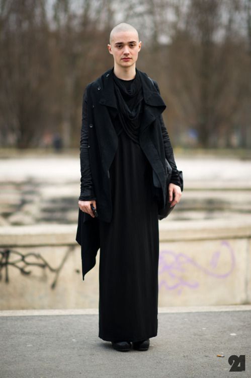 Wonderful young man! Non Binary Fashion, Boys In Skirts, Gender Fluid Fashion, Queer Fashion, Androgynous Fashion, Yohji Yamamoto, Dark Fashion, Looks Style, Kilt