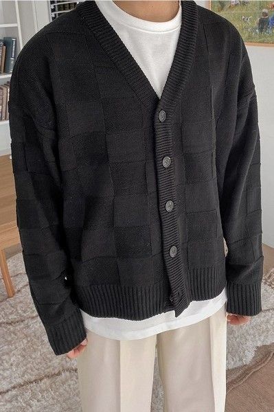 Men Fashion Cardigan, Men Outfits With Cardigans, Cardigan Korean Style Men, Cardigan Style Men, Cardigan Fits Men, Men Cardigan Outfit Aesthetic, Teaching Mens Fashion Jose Zuniga, Men’s Cardigan, Zara Outfits Summer