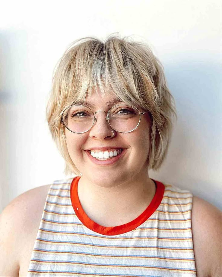 Bangs And Glasses, Bobs For Round Faces, Chin Length Haircuts, Bob Haircut For Round Face, Bangs For Round Face, Short Shag Hairstyles, Shaggy Haircuts, Bob Hairstyles For Fine Hair, Short Straight Hair