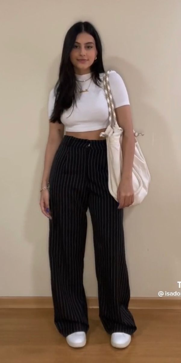 Black And White Striped Pants Outfit, Nyc Travel Outfit, Black And White Striped Pants, Casual Dresses For Teens, Uni Outfits, Looks Party, Casual Day Outfits, Causual Outfits, Casual Chic Outfit