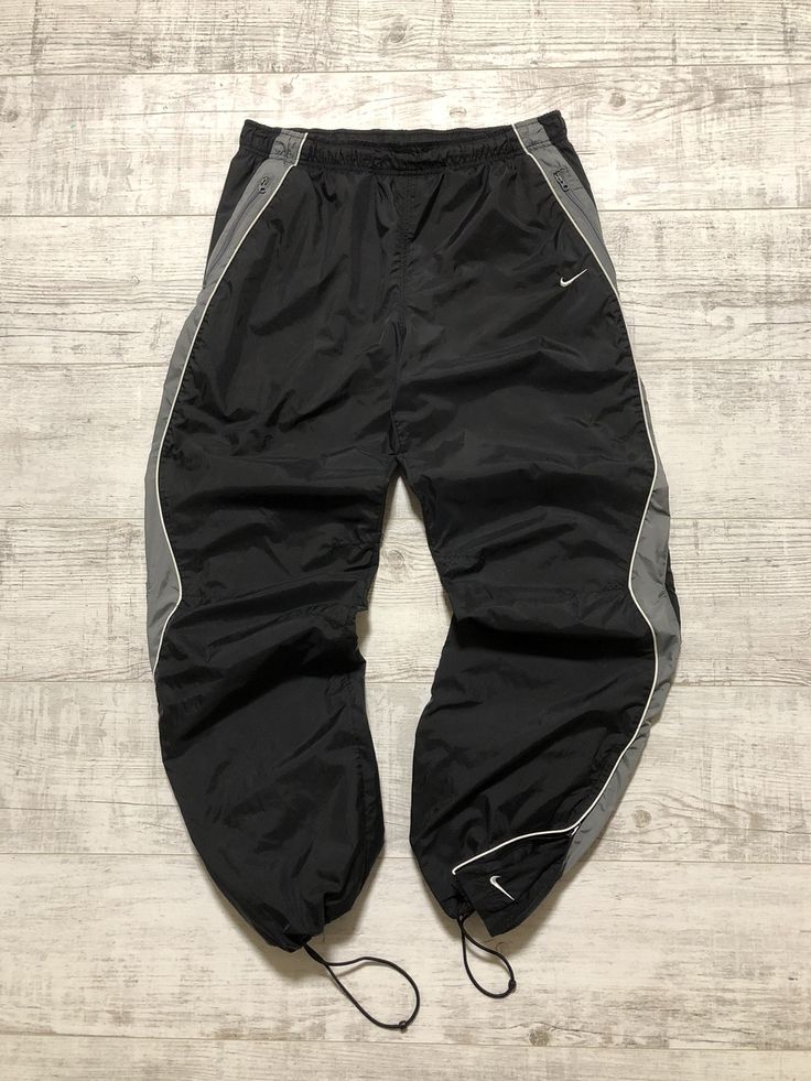 Track Pants Outfit Mens, Nylon Pants Outfit, Trackpant Outfit, Nike Track Pants Outfits, Nike Vintage Pants, Nike Vintage Tracksuit, Nike Vintage Track Pants, Vintage Nike Pants, Y2k Track Pants