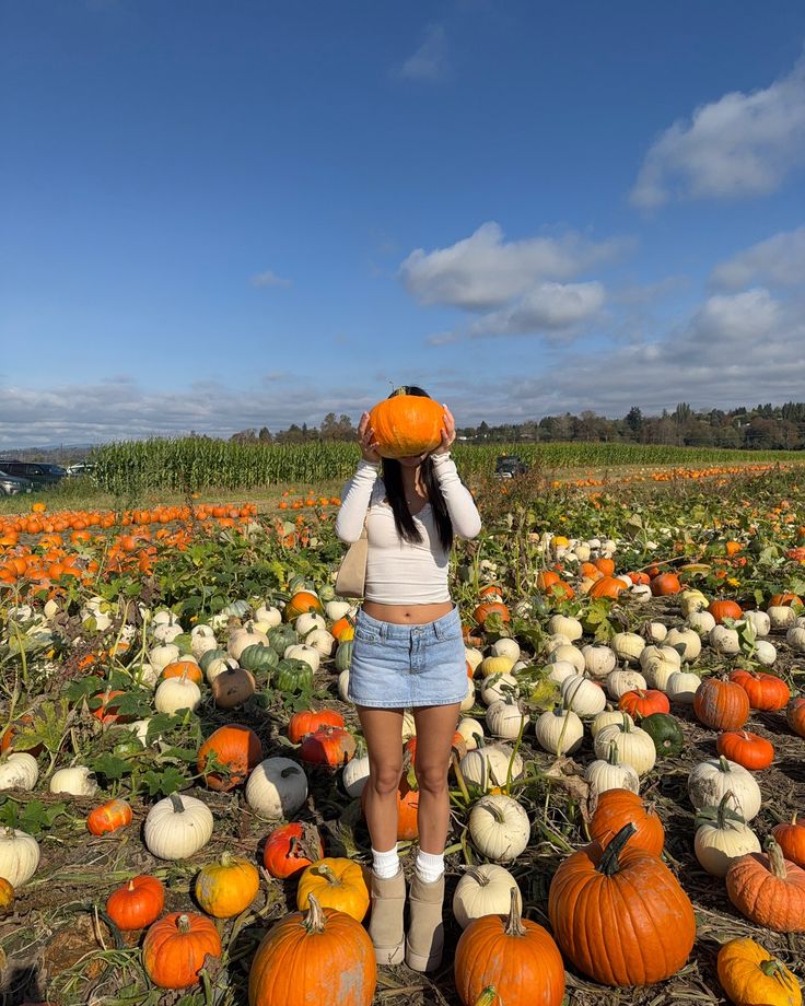 dear great pumpkin… Cute Fall Pictures, Pumpkin Patch Photoshoot, Pumpkin Patch Pictures, Nature Outfits, Gilmore Girls Seasons, Fall Picnic, Pumpkin Patch Outfit, Fall In Luv, Great Pumpkin