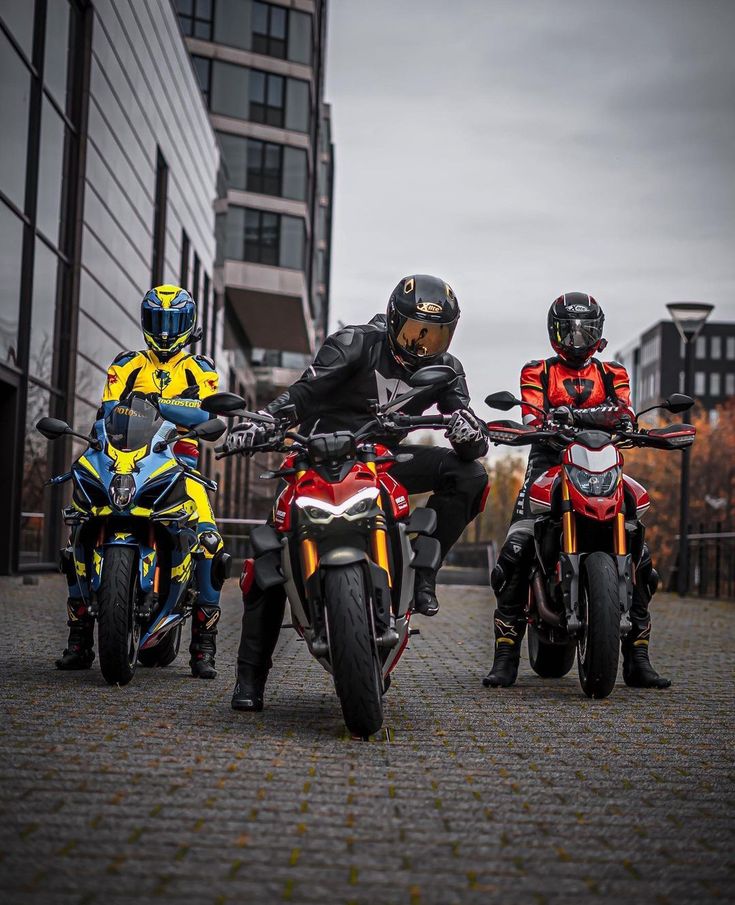 three motorcyclists are riding on their bikes in the city