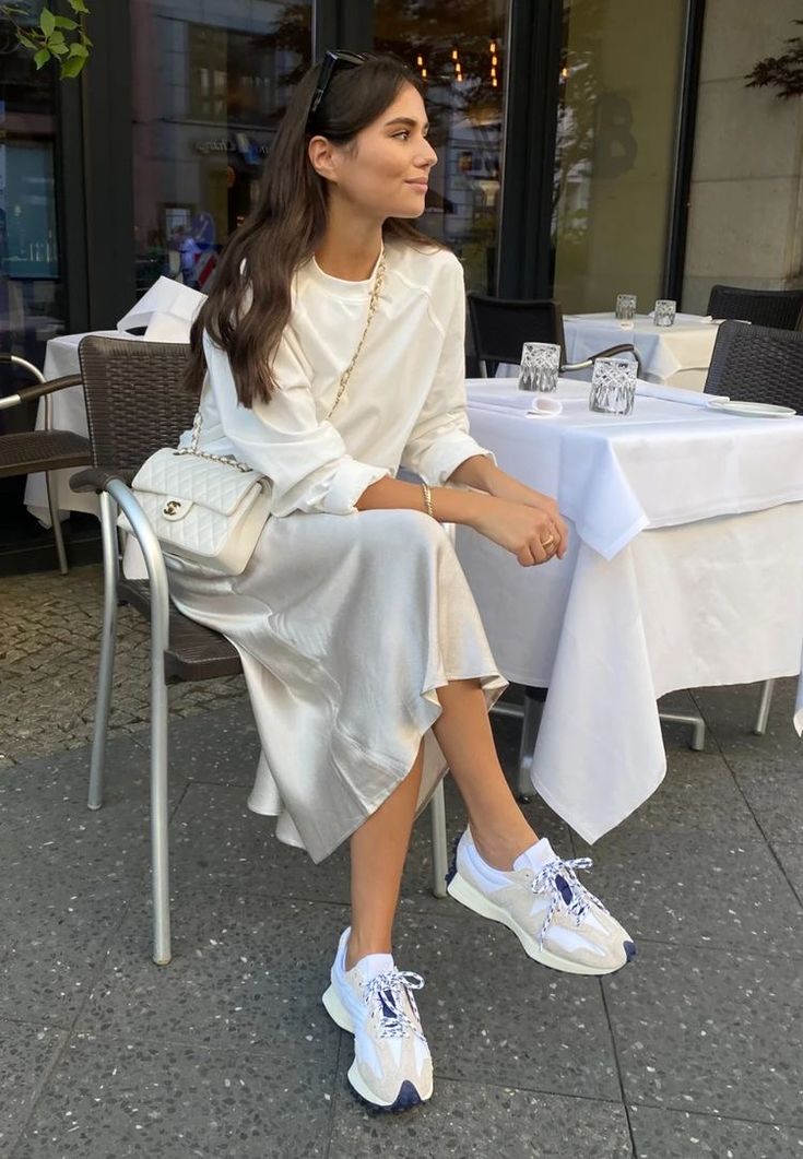 Weekend Getaway Outfits, Sneaker Outfits Women, New Balance Outfit, Looks Street Style, Mode Inspo, Mode Inspiration, Spring Summer Outfits, Outfits Casuales, Modest Outfits