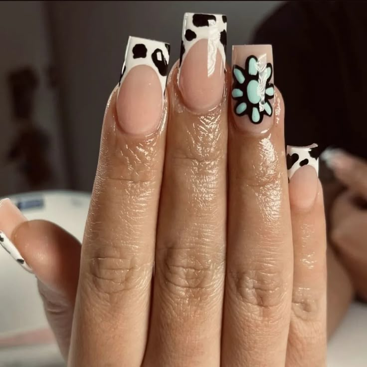 Country Western Nail Designs Cowprint Nails Long, Cowprint Nail Design Short, Western Nails French Tip, Square Nails White Design, Long Western Nails, Western Short Nails, Western Nails Turquoise, Western French Tip Nails, Nails Acrylic Western