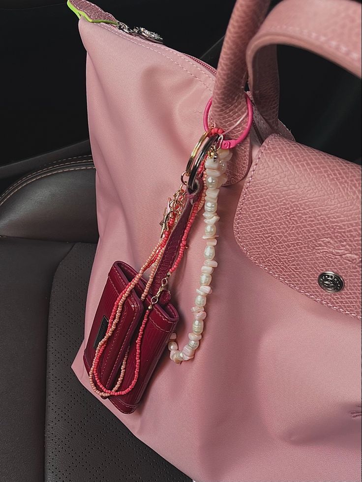 Long Champ Bag, Longchamp Le Pliage Club, Aesthetic Feminine, Feminine Outfits, Pink Clothing, Pink Bags, Inside My Bag, Longchamp Bag, Luxury Bags Collection