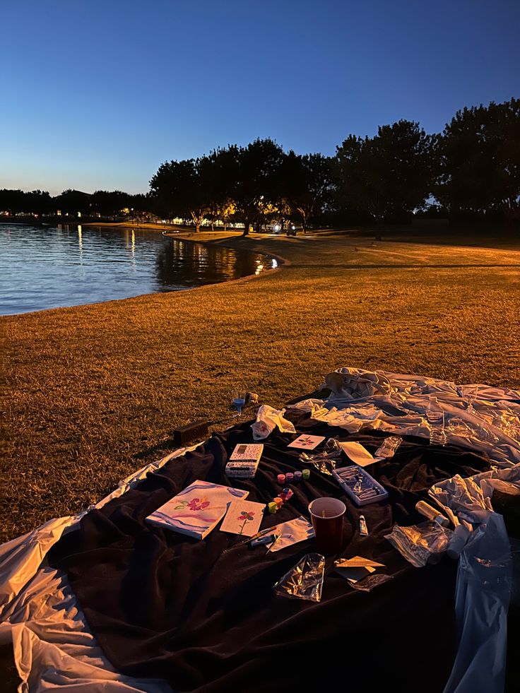 water, lake, sunset, aesthetic, painting, picnic, sunset, park, evening, night, lake, water front, canvas, friend ideas, aesthetic thinga to do, picnic w friends Painting Picnic, Night Picnic, Night Lake, Friend Ideas, Lake Water, Lake Park, Aesthetic Painting, Ideas Aesthetic, Night Aesthetic