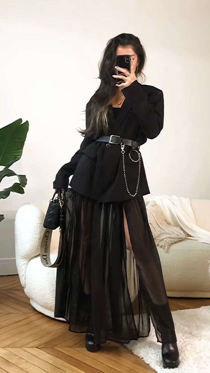 Unusual Style Outfit, Fashion Week Nyc Aesthetic, Witchy Inspired Outfits, Theatre Outfit Aesthetic, Alt Wedding Guest Outfit, Edgy Fashion Grunge, Daring Outfits, Edgy Glam, Gala Outfit