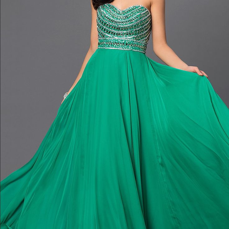 Floor Length, Worn For Pictures Only. No Alterations Emerald Green Gown, Beading Design, Emerald Dress, Emerald Dresses, Green Gown, Sherri Hill Dresses, Sherri Hill, Evening Gown, Emerald Green