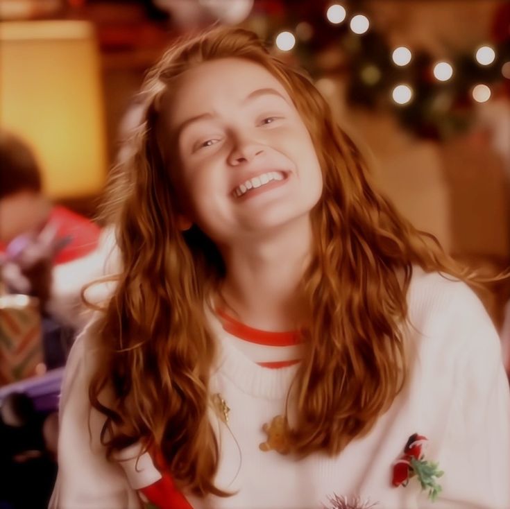 stranger things christmas pfp matching icon max mayfield sadie sink Stranger Things Christmas Pfp, Max E Eleven, Xmas Pfp, Stranger Things Christmas, Celebrity Christmas, Funny Stranger Things, Harry Potter Ron Weasley, Christmas Pfp, Science Fiction Series