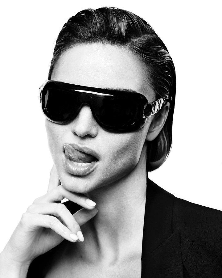 Sunglass Photoshoot, Black Friday Fashion, 2023 Mood, Fashion Illustration Collage, Photo Class, Black And White Face, Modeling Tips, Studio Photoshoot, Photoshoot Concept