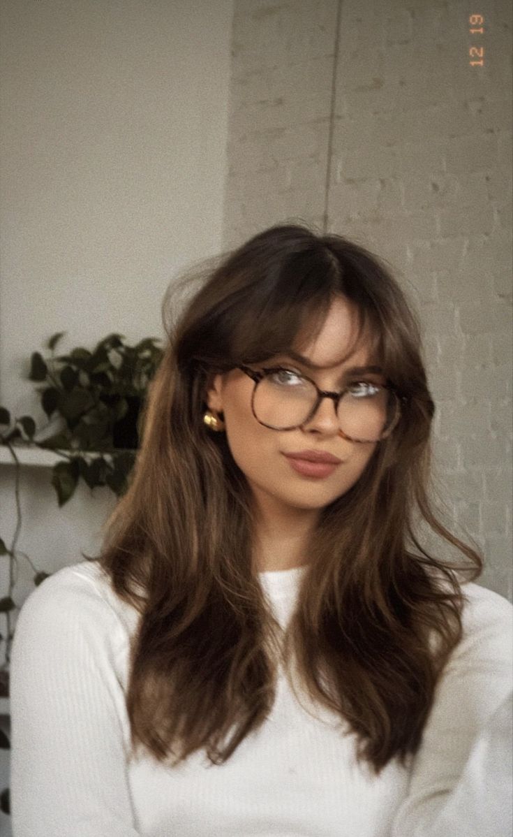 Ginger Hairstyles, Women Haircut, Female Hairstyles, Rambut Brunette, Glasses Inspiration, Brown Hair Inspo, Styles Women, Long Hair With Bangs, Penteado Cabelo Curto