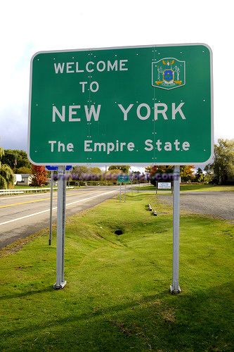 a welcome sign to new york the empire state