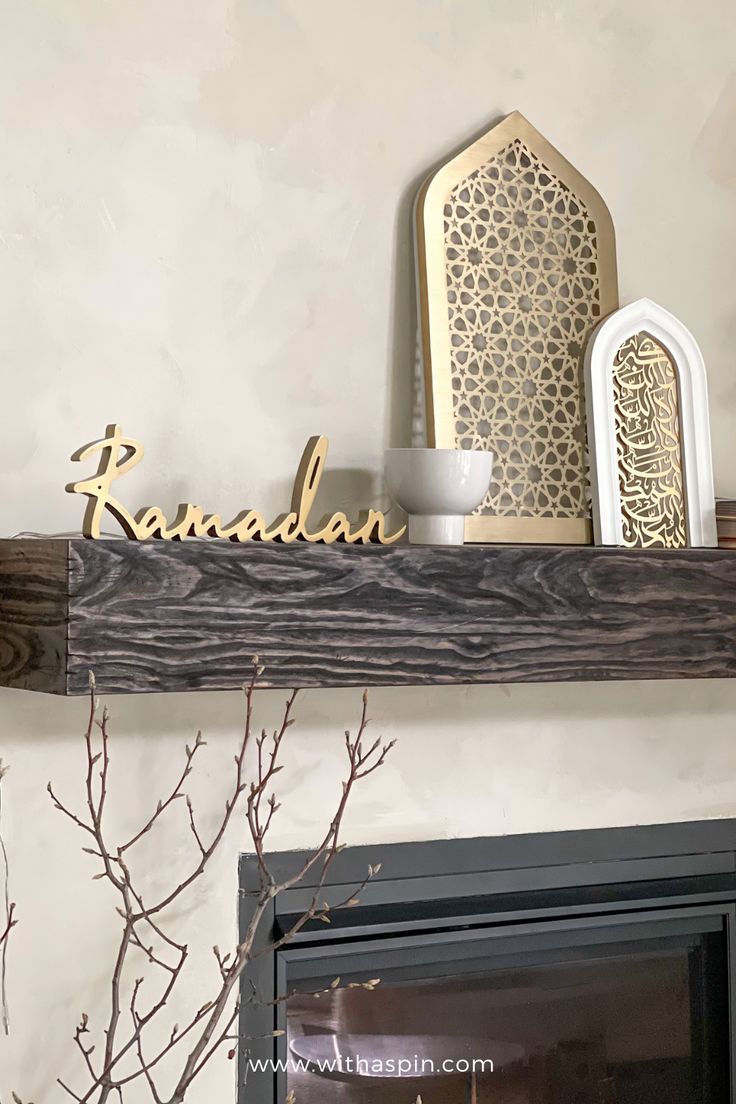 Ramadan living room decor ideas for fireplace mantle. Ramadan sign, arch light, wall art and more. Ramadan Living Room, Aesthetic Ramadan, Ramadan Table Decor, Ramadan Lanterns, Ramadan Home Decor, Ramadan Table, Ramadan Images, Home Wreath, Ramadan Kareem Decoration