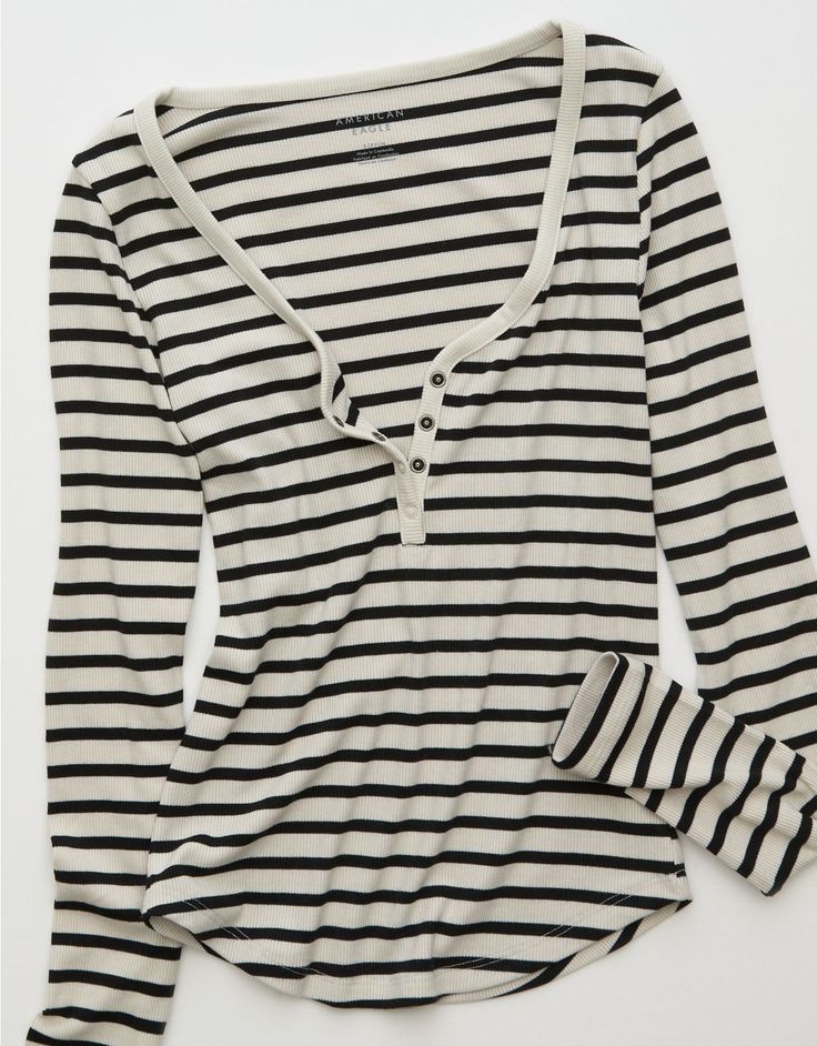 Striped Long Sleeve Shirt Outfit, Tops For School, Hoodie Layout, Brandy Melville Clothes, Amazon Orders, American Eagle Aerie, Baggy T-shirt, Downtown Outfits, Xmas List