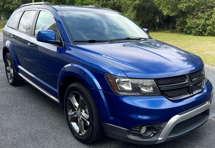 a blue dodge suv parked in a parking lot