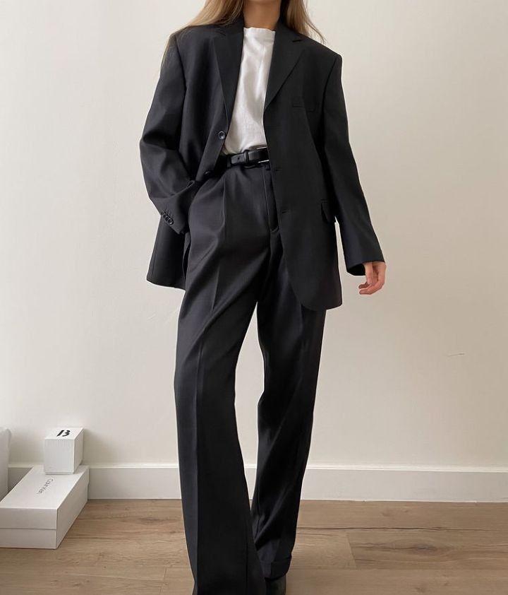 Gender Neutral Formal Attire, Elegant Unisex Outfit, Formal Wear Women Aesthetic, Business Formal Aesthetic, Suits Masc Women, Masculine Female Outfits Formal, Formal Masculine Outfit, Unisex Formal Wear, Women In Masculine Clothing