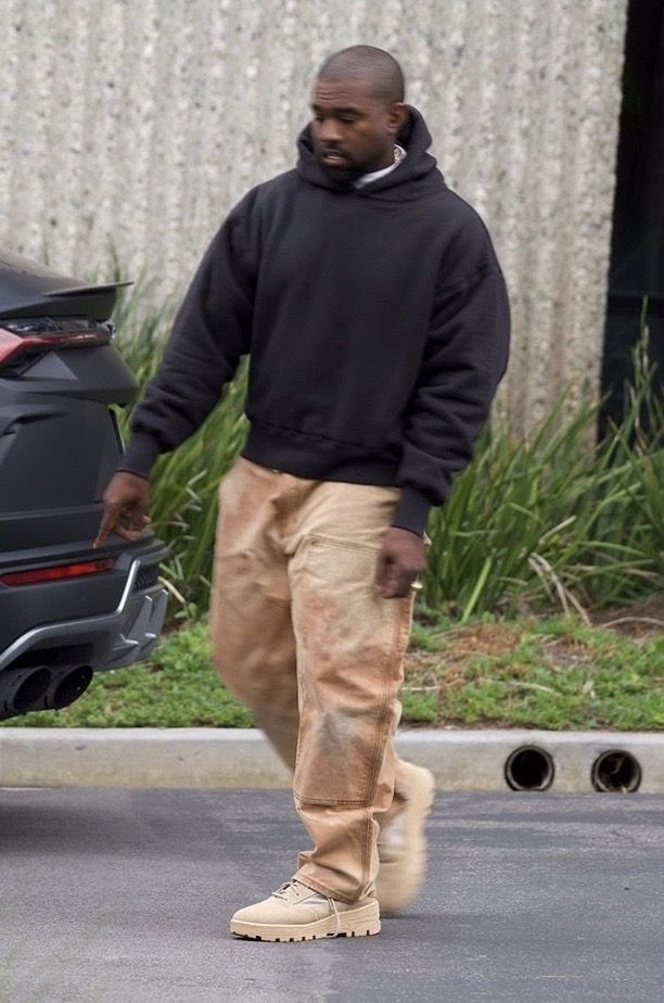 Kanye West Streetwear, Kanye Fashion Street Style, Kanye Outfits Style, Kanye West Hoodie Outfit, Kanye West Outfits 2022, Kanye Workwear, Kanye West Outfits Street Styles, Kanye Carhartt, Kanye Clothes