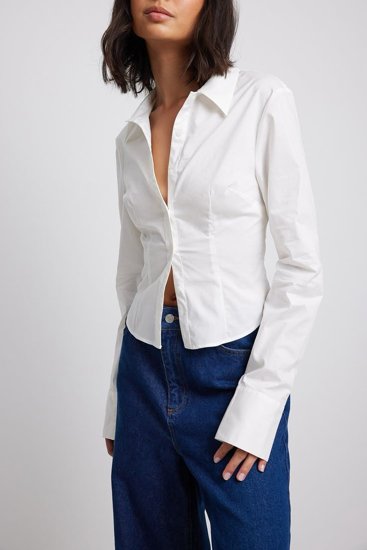 Fitted White Button Down Shirt, Fitted White Button Up, Womens White Button Up, Button Up Business Casual Women, Fitted Collared Shirt Women, Fitted Button Down Shirt Woman, White Fitted Shirt Outfit, Fitted Shirt Outfit Women, Outfits With A White Button Up Shirt