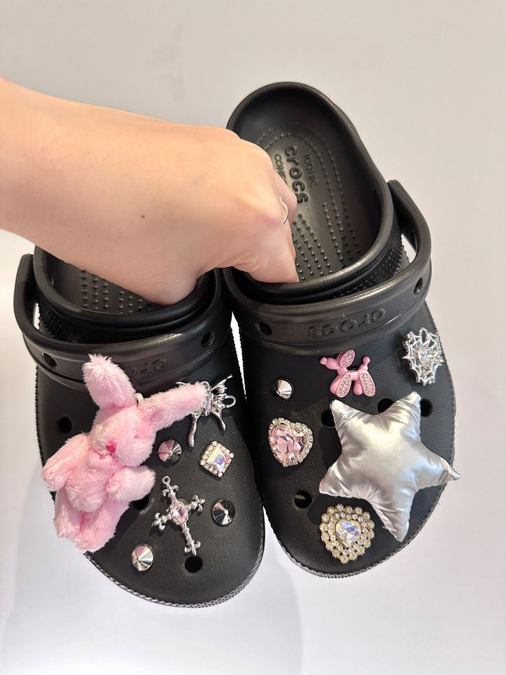 Pink and silver croc jibbitz set Bedazzled Crocs Shoes Pink, Croc Sandals With Jibbitz, Trendy Silver Shoe Charms For Gifts, Cute Crocs Jibbitz Ideas, Crocs Charm Ideas, Pink Crocs With Jibbitz, Croc Design Ideas, Black Crocs With Jibbitz, Jibbitz Bracelet