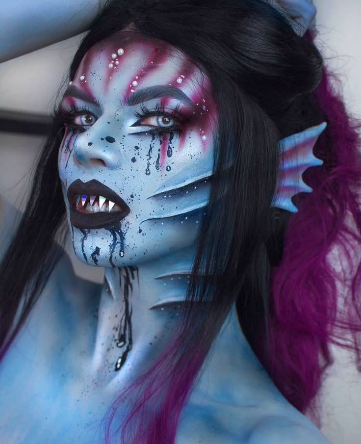 @zorinblitzz Evil Siren, Siren Halloween, Makeup Ideas Halloween, Wigs Burgundy, Beautiful Halloween Makeup, Fantasy Make-up, Halloween Make-up Looks, Halloweenský Makeup, Creepy Halloween Makeup