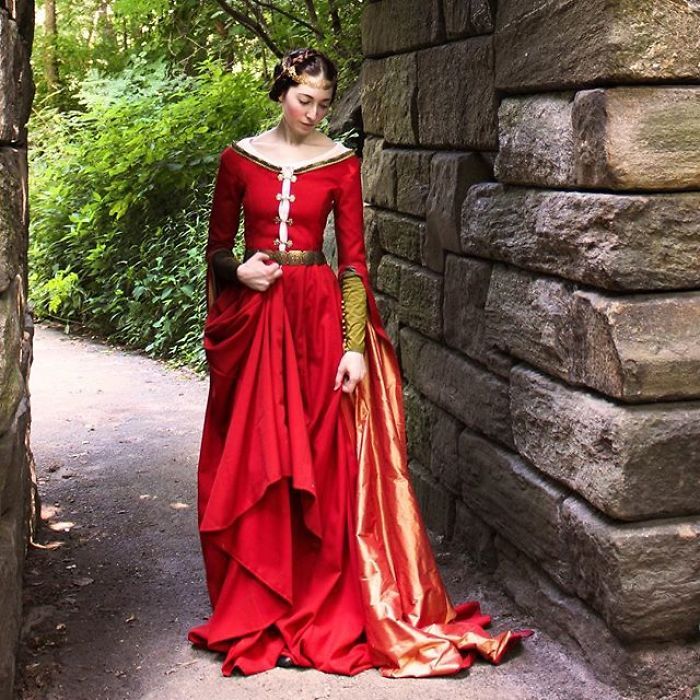 Historical-Dress-Reconstruction-Bernadette-Banner Costume Halloween Famille, Bernadette Banner, 15th Century Fashion, Medieval Clothes, Medieval Costume, Teenage Fashion, Medieval Dress, Medieval Clothing, Fashion Blogger Style