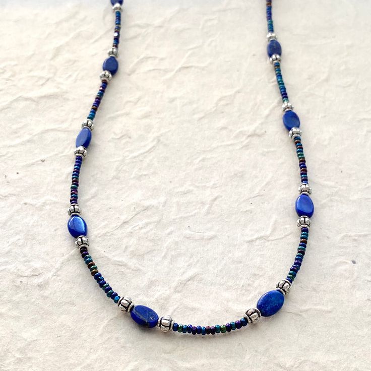 Handmade Necklace Designs, Jewlery Necklace, Tiny Necklace, Beaded Jewelry Necklaces, Easy Jewelry, Blue Beaded Necklace, Handmade Jewelry Necklace, Jewelry Accessories Ideas, Handmade Wire Jewelry