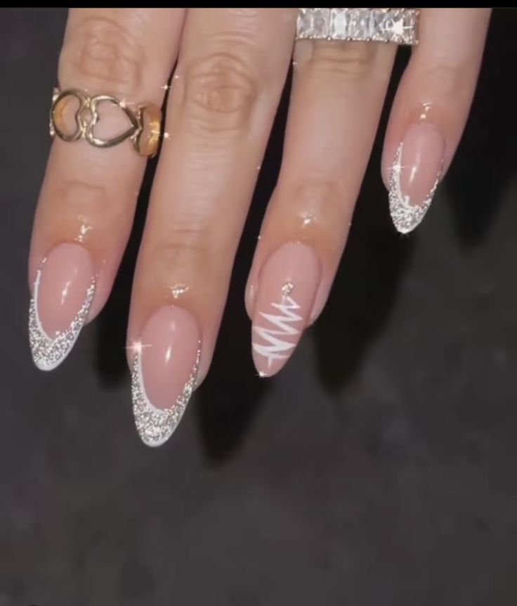 Holiday Nails French Tip Sparkle, French Tip And Snowflake Nails, Christmas Nails Inspo 2023, Oval Nails For Christmas, December Nails Simple Almond, White Almond Christmas Nails, Ballerina Christmas Nails, Simple Christmas Nails Almond Shape, Ballerina Nails Christmas