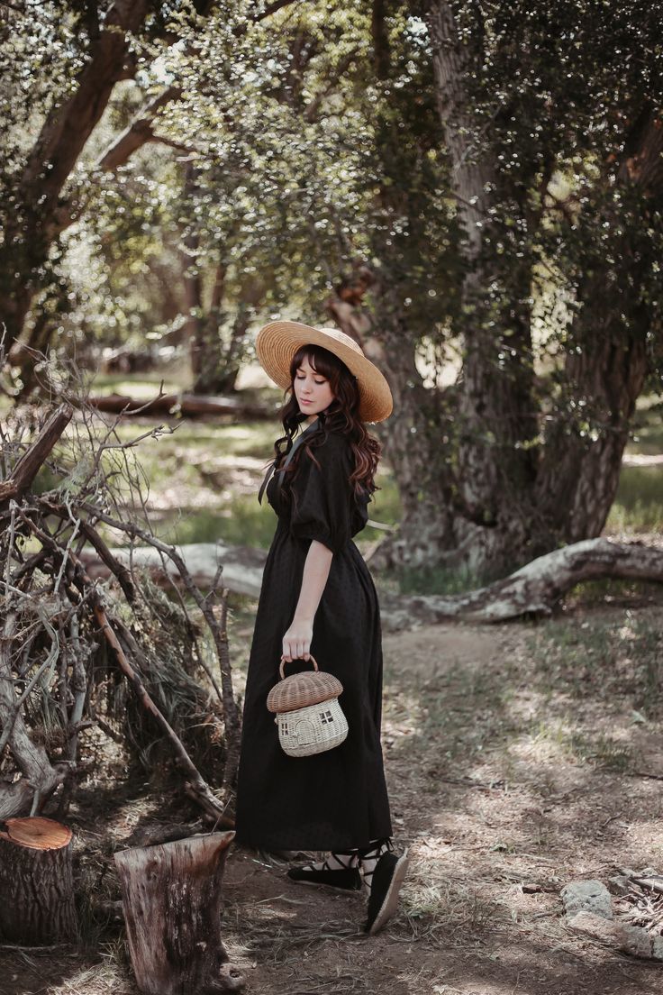 Nature Goth Aesthetic Outfit, Goth Cottage Core Fashion, Gothic Cottagecore Fashion, Gothic Cottage Core Outfits, Goth Cottagecore Outfits, Gothic Cottagecore Outfits, Gothic Cottagecore Aesthetic Outfits, Cottage Goth Fashion, Dark Cottagecore Aesthetic Fashion