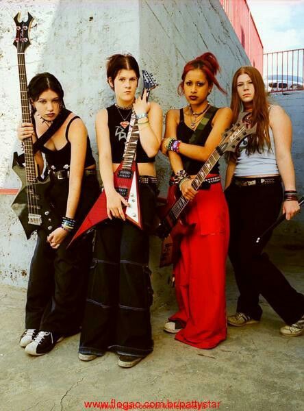 Kittie Kittie Band, Mode Harajuku, Metal Outfit, 2000s Punk, 90s Grunge Hair, Fashion Queen, Riot Grrrl, Metal Fashion, Estilo Punk