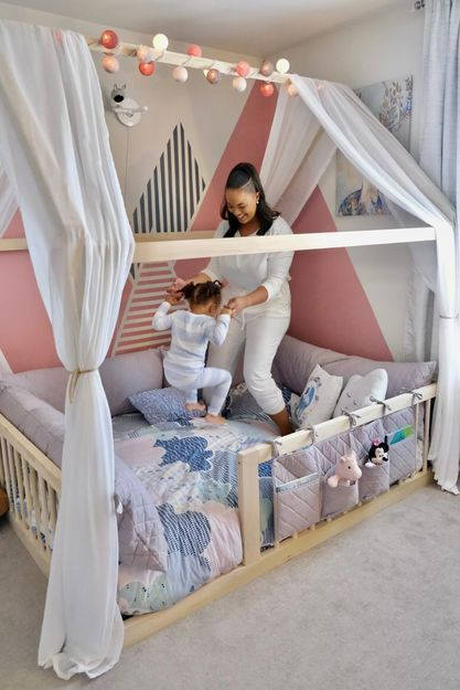 Instagram • Chats Beds Full Size, Bedroom With Windows, Floor Beds, House Frame, House Beds For Kids, Bedroom Decoration Ideas, House Frame Bed, Kid Bedroom, Toddler Girl Room