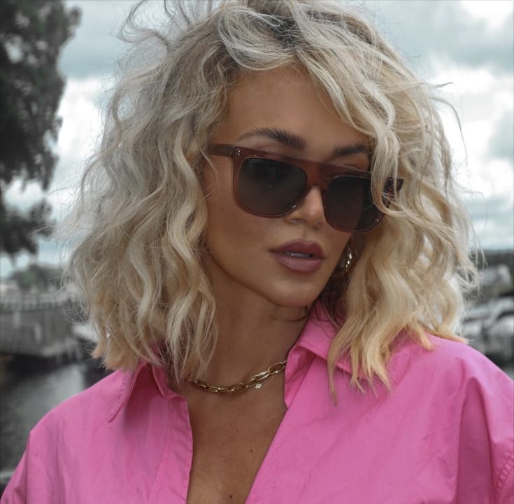 Wavy Bob, Blonde Hair, A Woman, Blonde, Hairstyles, Sunglasses, Hair, Pink