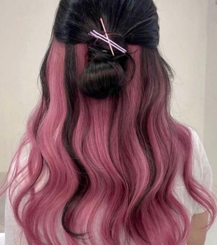 Hidden Two Tone Hair, Kpop Hair Dye Ideas, Pink Underlights Brown Hair, Long Two Tone Hair, Hidden Pink Hair, Peekaboo Hair Colour, Hair Dye Underneath Peekaboo Color, Hidden Hair Dye, Korean Hair Dye Ideas