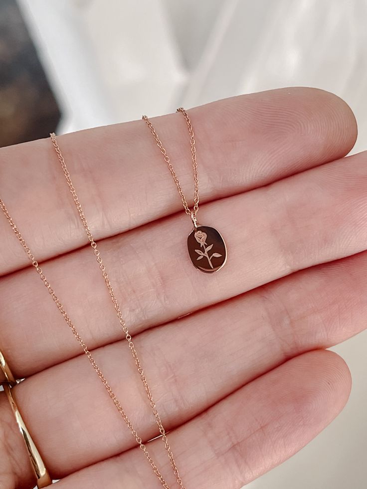 Classy Pendant, Simple Gold Pendant, Rose Gold Oval Link Necklaces As Gift, Rose Gold Oval Link Necklace Gift, Rose Gold Oval Link Necklace, Hand Forged Oval Link Necklace As Gift, Hand Forged Oval Link Necklace For Gift, Dainty Oval Link Charm Necklace For Gift, Delicate Oval Link Necklace For Gift