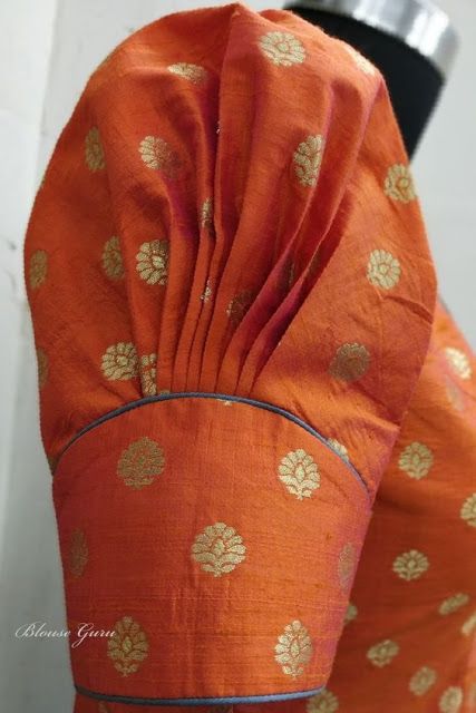 Detail Couture, Blouse Designs High Neck, Cotton Blouse Design, New Saree Blouse Designs, Latest Model Blouse Designs, Afrikaanse Mode, Ladies Blouse Designs, Blouse Designs Indian, Simple Blouse Designs