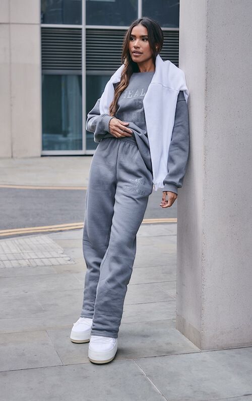 What To Wear With Grey Sweatpants Female [2023]: 50+ Trendy Grey Sweatpants Outfit Ideas To Steal What To Wear With Grey Sweatpants, Grey Sweatpants Outfit, Gray Sweatpants Outfit, Dance Wear Outfits, Sweatpants Outfit Ideas, Straight Leg Joggers, Straight Leg Sweatpants, Sweatpants Outfit, Joggers Outfit