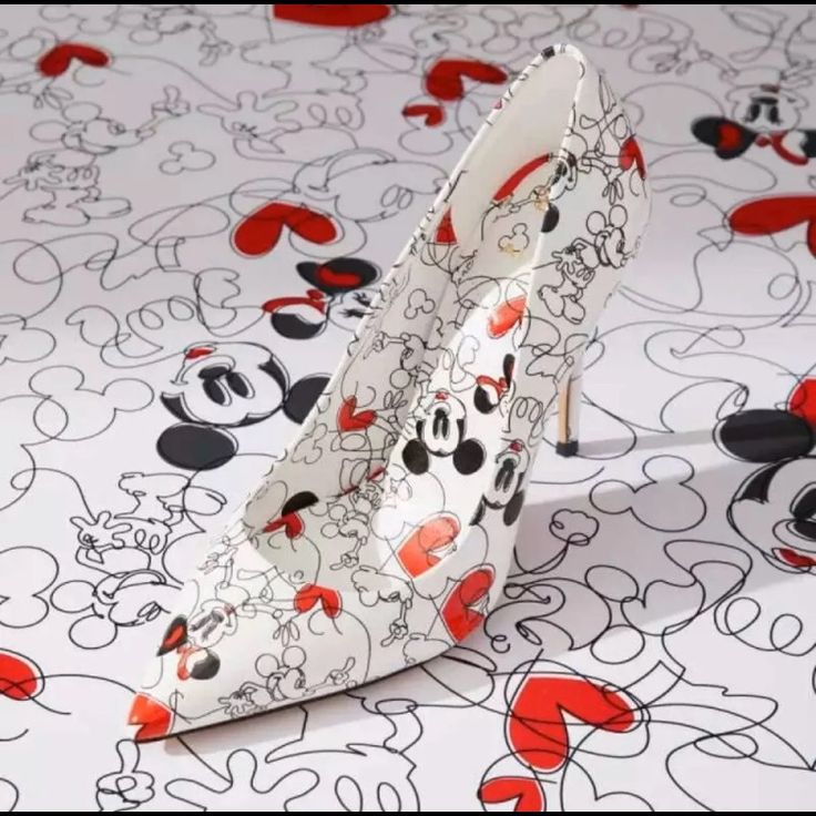 Rare! Brand New! Sold Out! Fast Shipping! Please See Picture! Disney Lines, Mickey Mouse Shoes, Disney Wear, Minnie Mouse Shoes, Cute Disney Outfits, Leopard Print Heels, Pump Heels, Mouse Print, Women's Heels