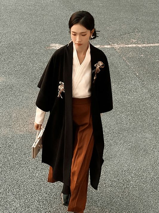 Casual Hanfu, Female Hanfu, Chinese New Year Outfit, Chinese Attire, Modern Qipao, Chinese Fashion Street, Modern Hanfu, Historic Fashion, Clothing Female