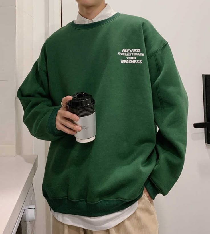 Crewneck Outfit Men, Softboy Aesthetic, Emerald Green Outfit, Aesthetic Clothes Men, Aesthetic Fashion Men, Korean Men Fashion, Fall Moodboard, Crewneck Outfit, Outfits Men Streetwear