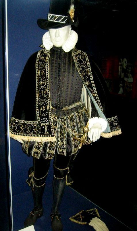 HISTORICAL MALE COSTUMES Elizabethan Clothing, Male Costumes, Mens Garb, Elizabethan Costume, 17th Century Clothing, Elizabethan Fashion, 16th Century Fashion, Something Rotten, Tudor Costumes