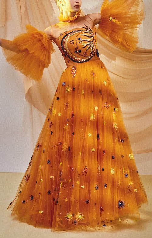 Fantasy Fashion, Orange Dress, Looks Vintage, Fancy Dresses, Look Chic, Costume Design, Dream Dress, Pretty Dresses, Aesthetic Clothes