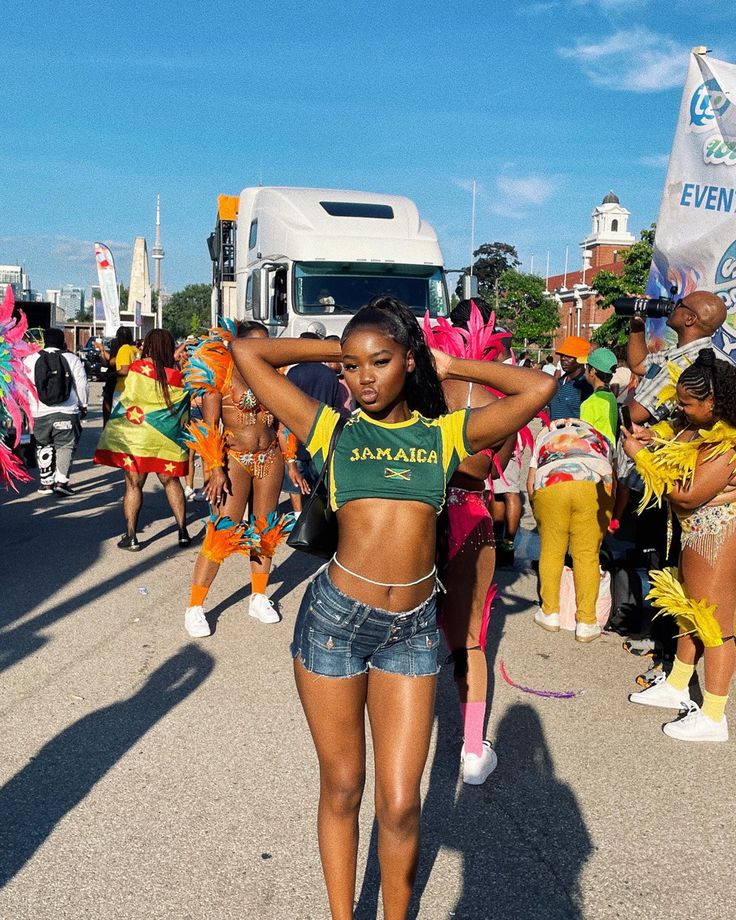 Carnival Outfit Jamaica, Tropical Outfit Ideas Black Women, Jamaica Shirt Aesthetic, Outfits In Jamaica, Beach Outfit For Black Women, Jamaican Culture Day Outfit, Brazil Culture Clothes, Jamaican Festival Outfit, Jamaica Inspired Outfit